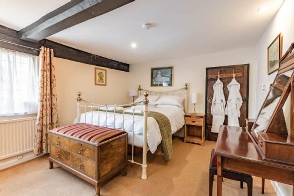 Host Stay Dragons Rest