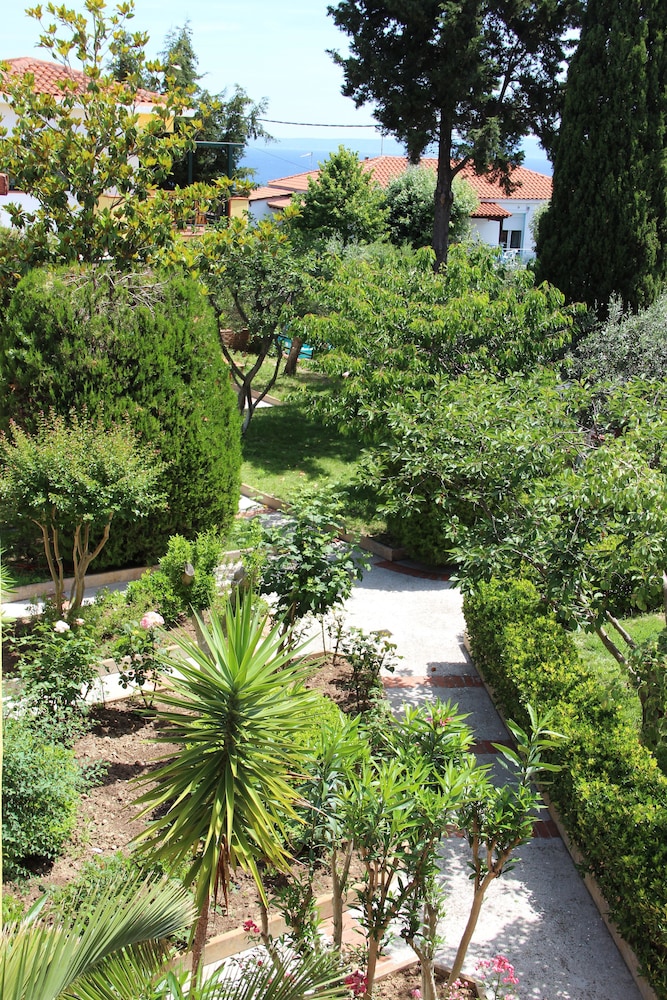 Elia Apartments