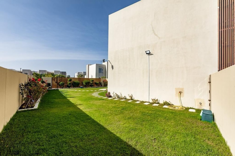 Phaedrus Living Urbana Serenity Escape