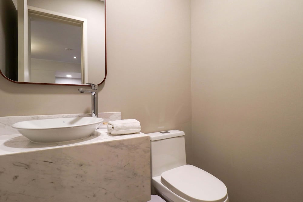w Dazzling 1BR w Fantastic View in Miraflores