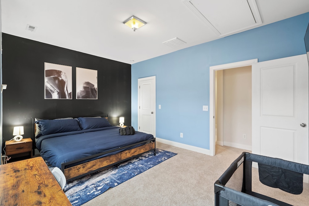 Luxe 3BR Townhouse in Camp North End