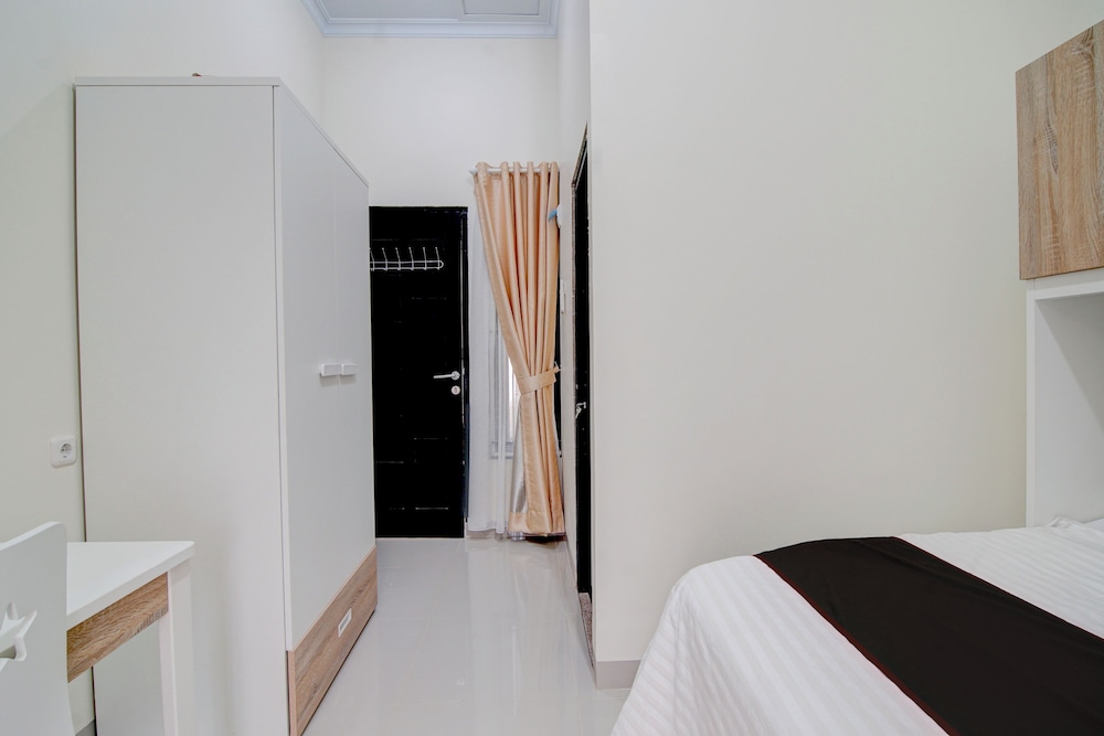 OYO 94758 Kamila House