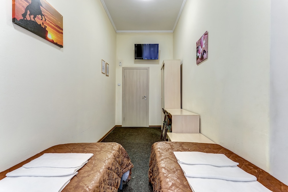SuperHostel on Nevsky 130