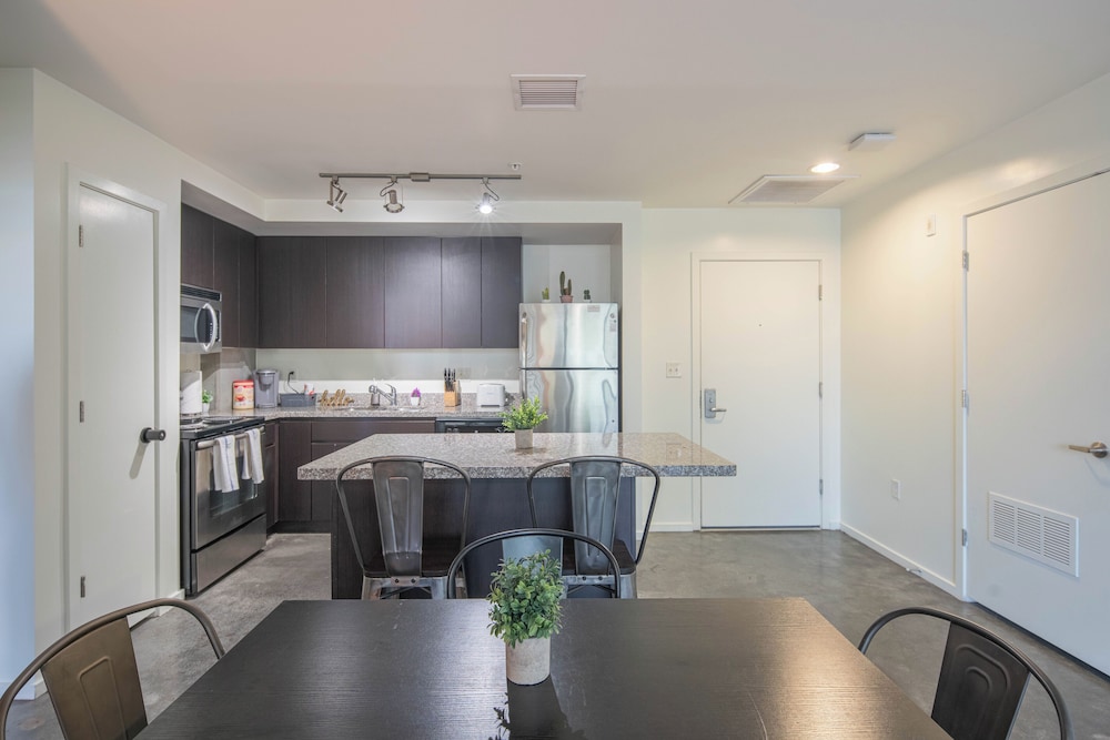 ROVE LIVING/KL - Roosevelt Point