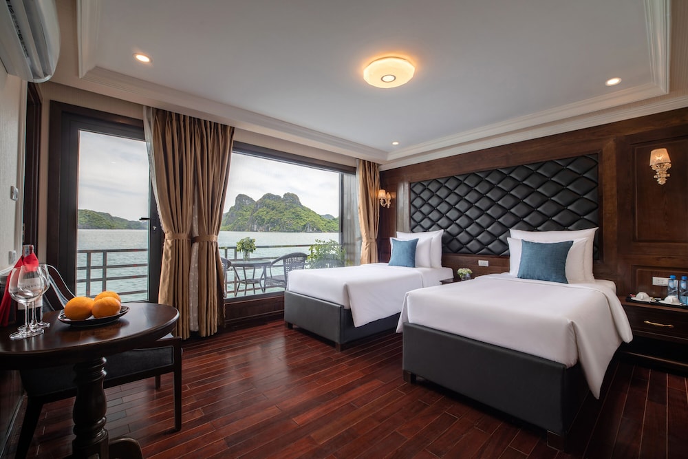 La Pandora Cruises view 4