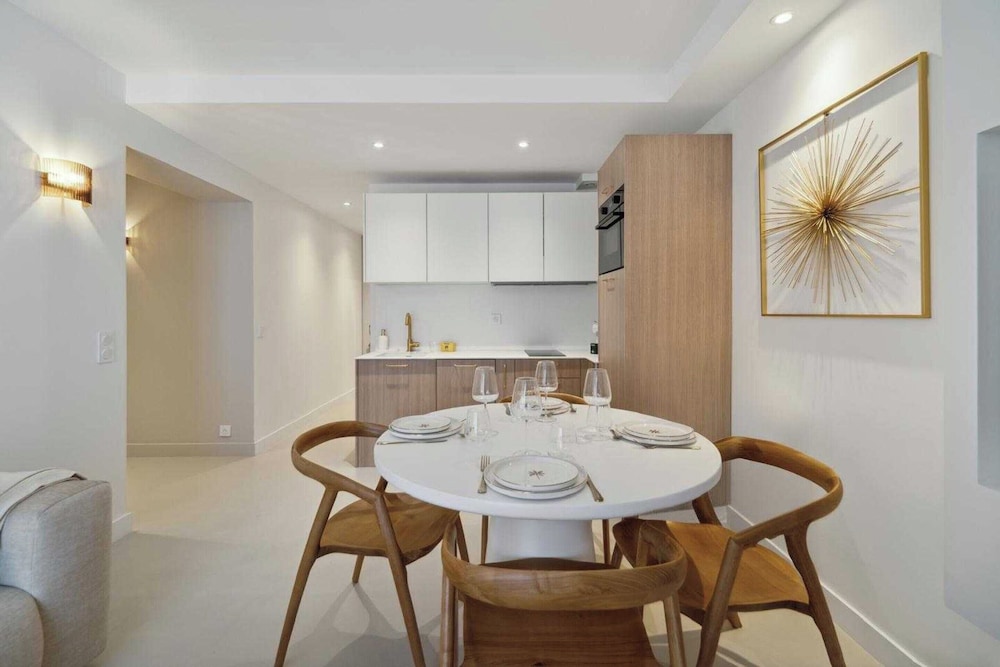 Chic 2br/4p Apartment - Saint-tropez Lices