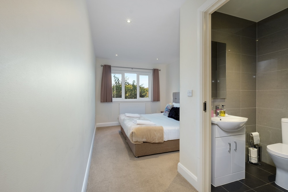 Heathrow Living Serviced Apartments by Ferndale