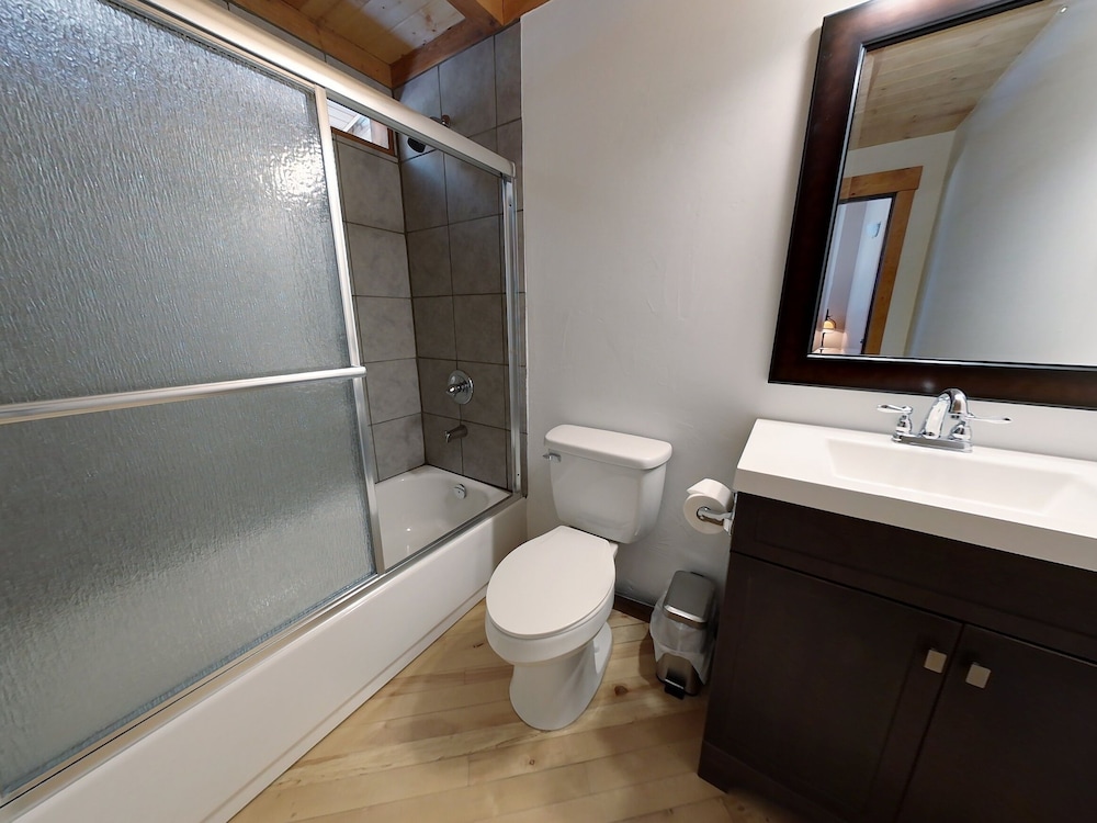 New Denver Lodge 26