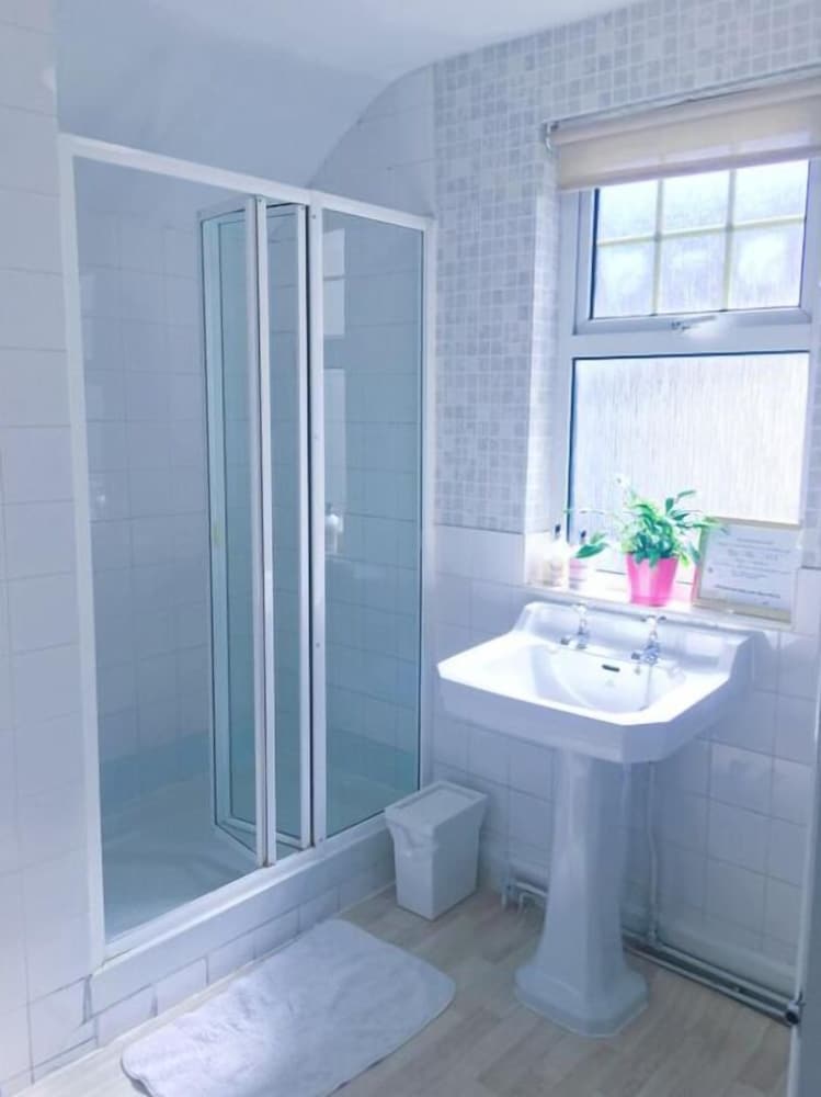 Oxford Vacations - Hollybush Guest House - Property Image 7