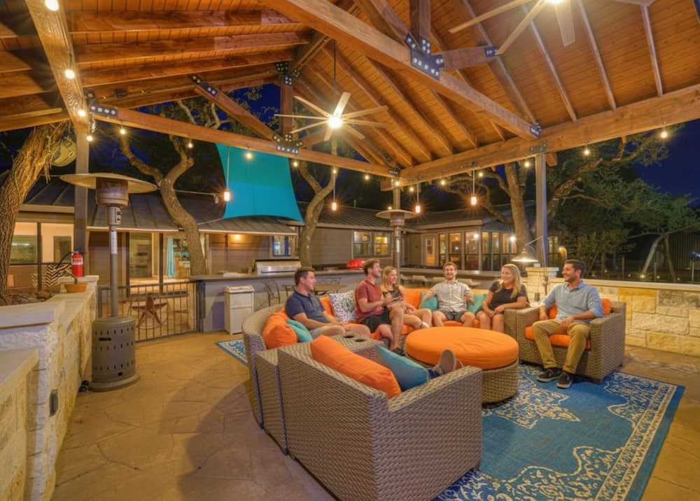 Terracotta Oasis - Wimberley for 30 Guests