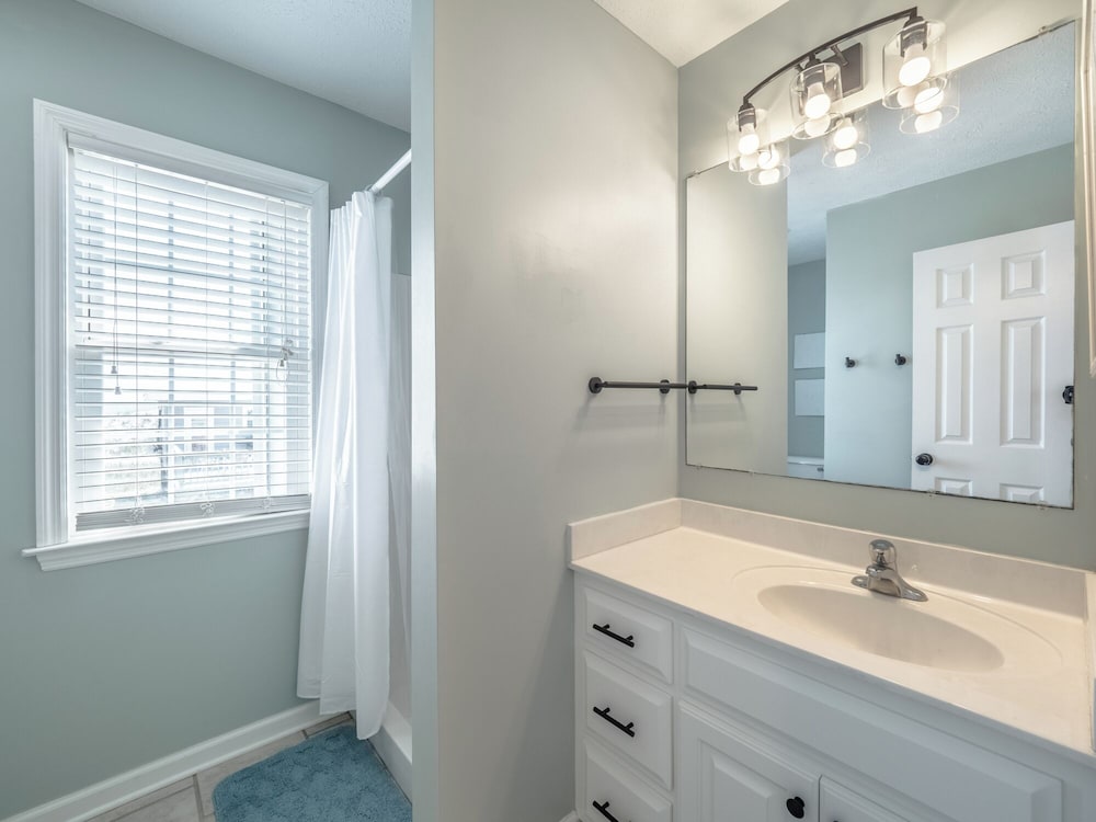Skipper's Hideout by Topsail Realty