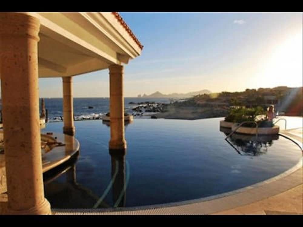 Family Suite Great View at Cabo San Lucas view 4