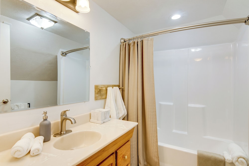 ATV & UTV Parking: Spacious Home in Richfield!
