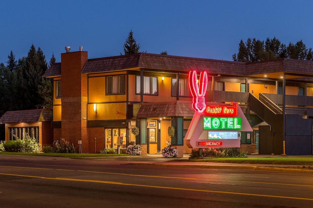Hotel Rabbit Ears Motel - Image 1