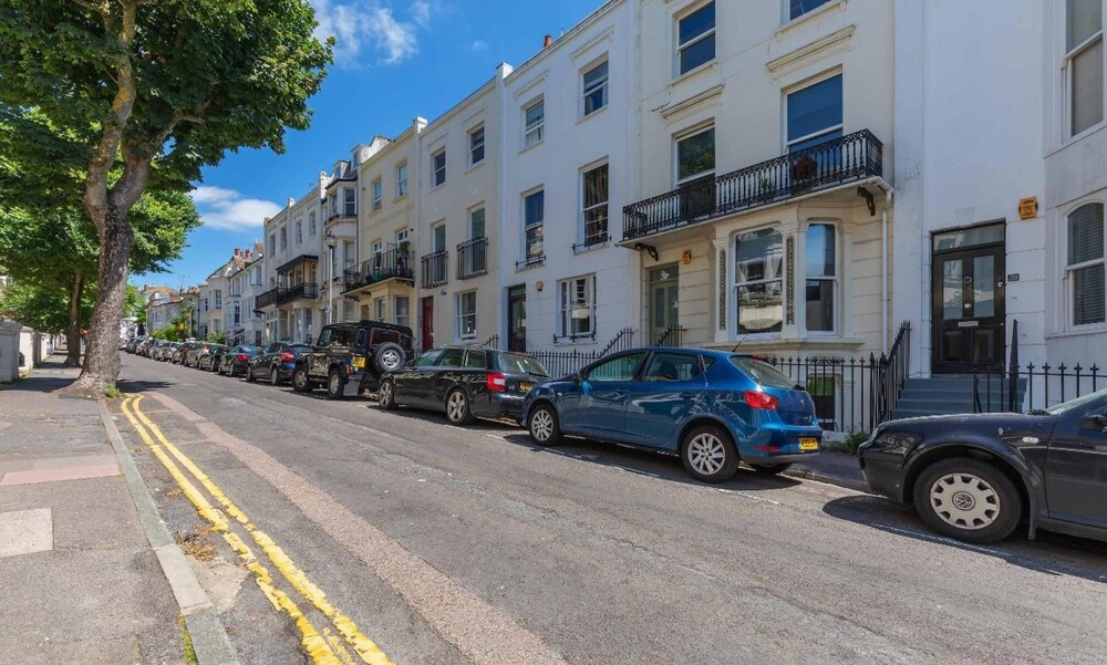 Sunshine Central House - Sleeps 22 - Super Central view 2