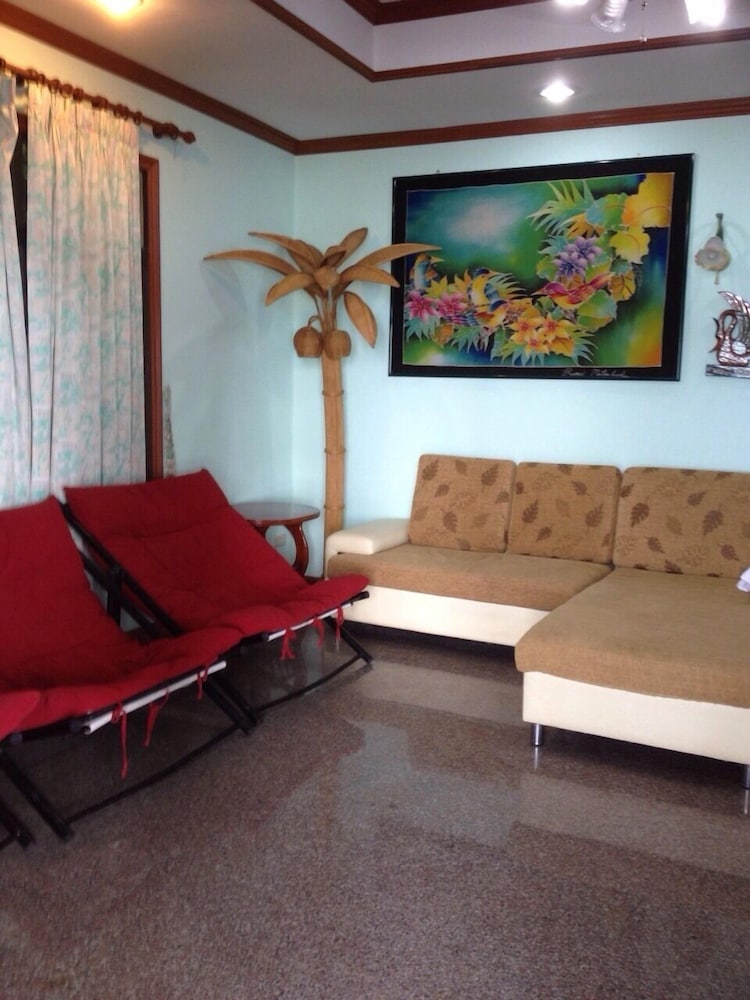 Baan Rim Lay Lipa Noi