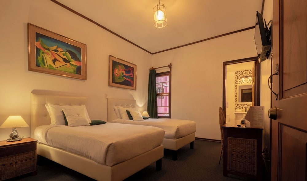 Hotel Fleur De Lys - Property Image 17
