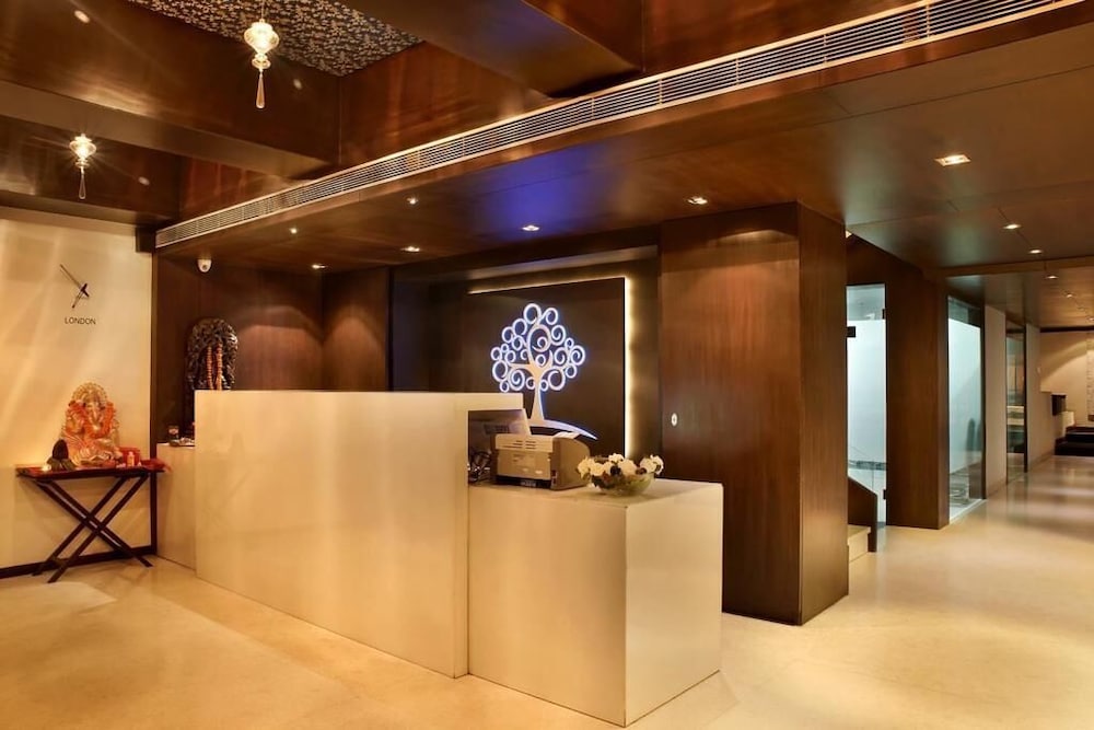 Hotel The Golden Oak Central by Citrus Prime view 3