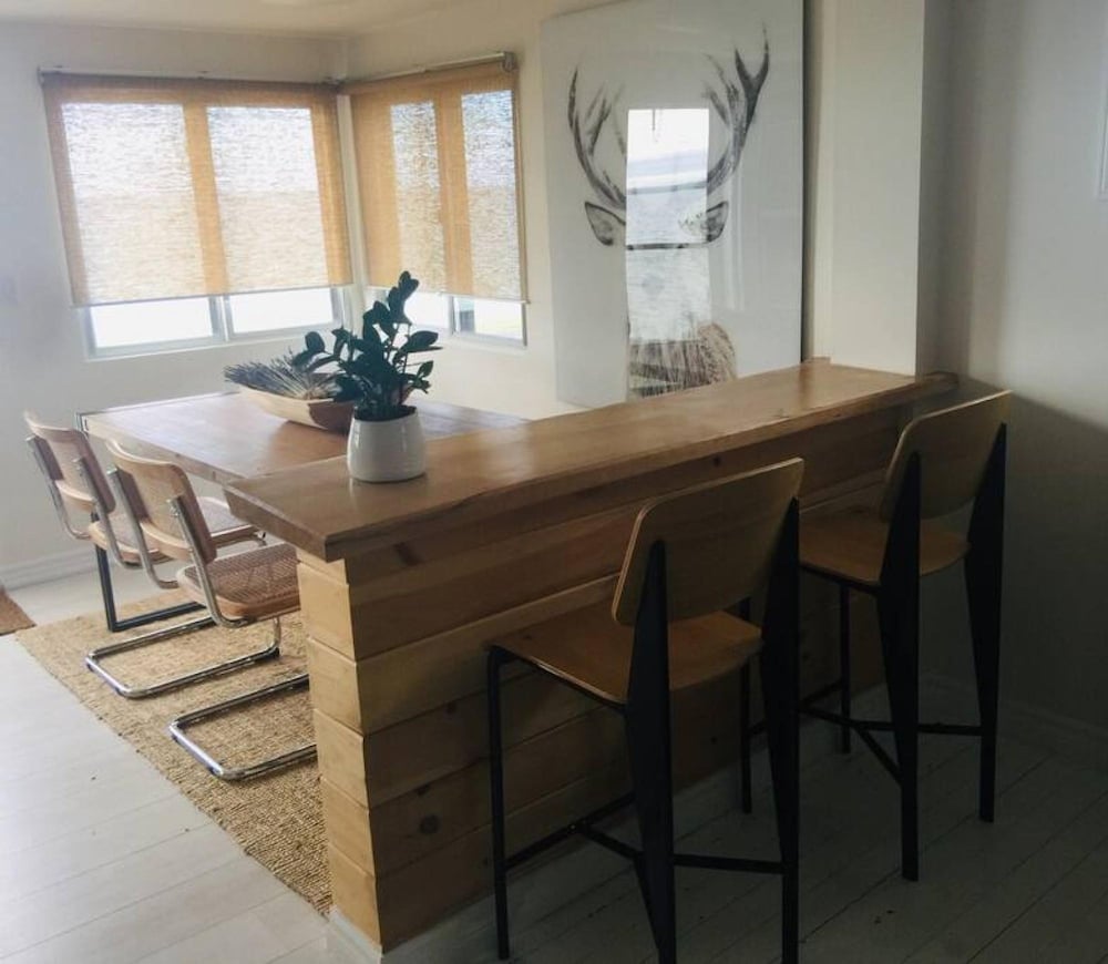 The Viv - Cottage With Views of Lake Ontario - Image 3