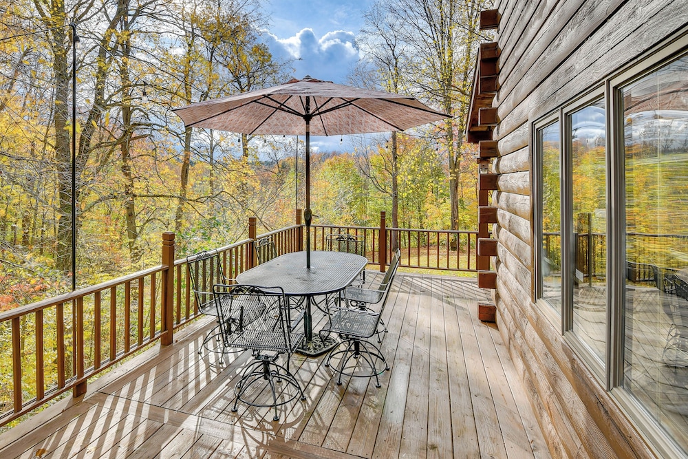 Private Hannibal Cabin With Sauna & Hot Tub!