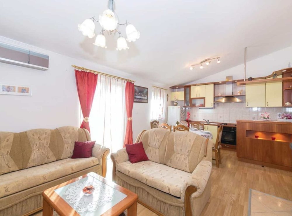 Kastel Luksic Scenic Villa With Pool
