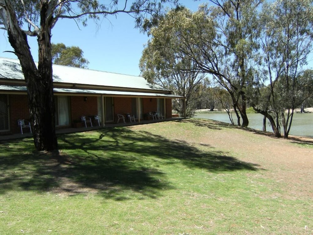Euston Club Motel