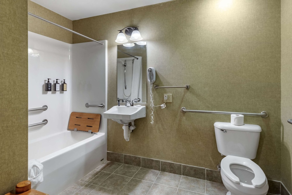 Three Bears Waterpark Resort Near Tomah, Ascend Collection Hotel
