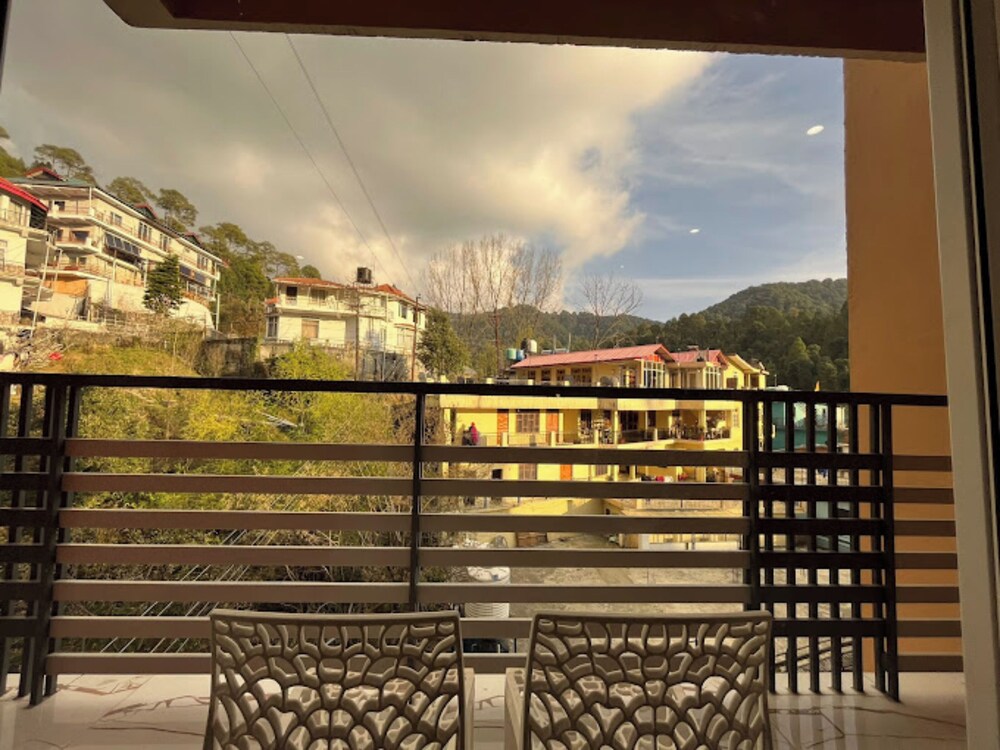 Goroomgo Sahara Inn Dalhousie