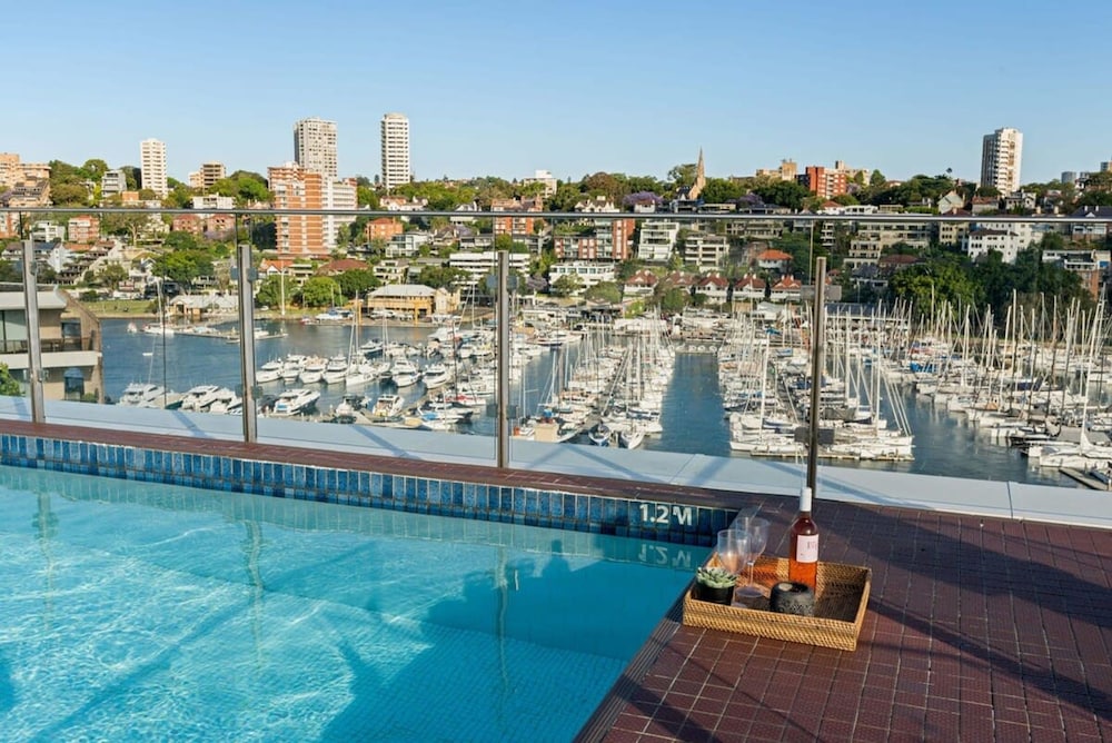 Elizabeth Bay Home With a View Rooftop Pool