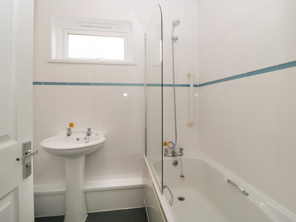 Harcombe House Bungalow 4