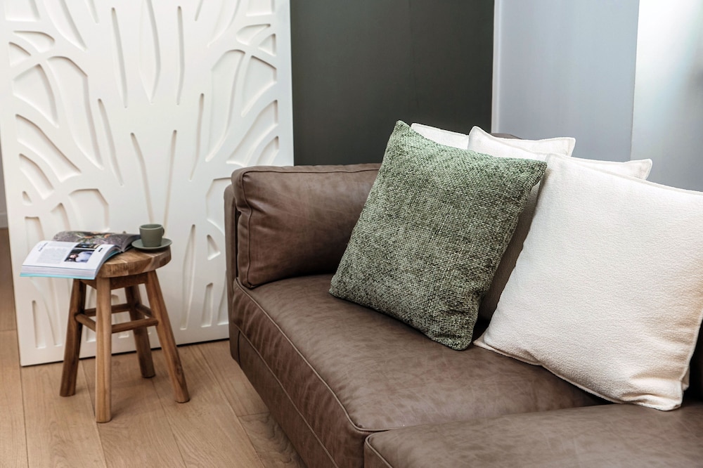 Rafael White Home