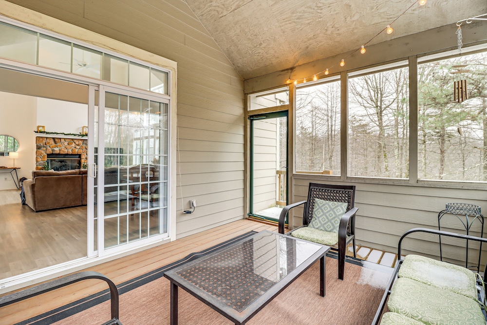 Screened Porch + Fire Pit: Spacious Pocono Retreat
