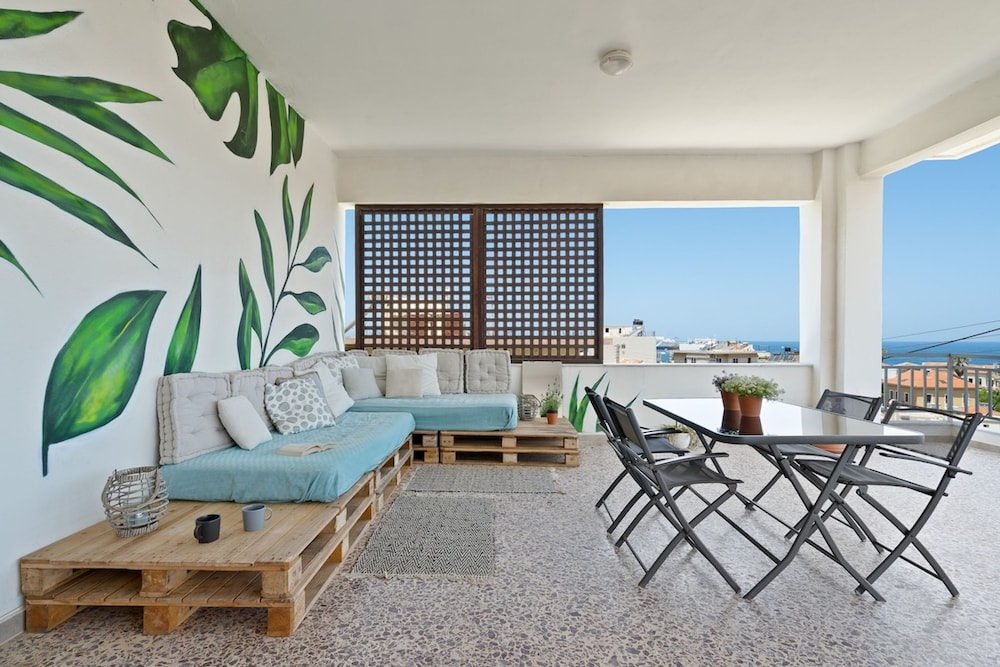 Sea City and Mountain View Apartment