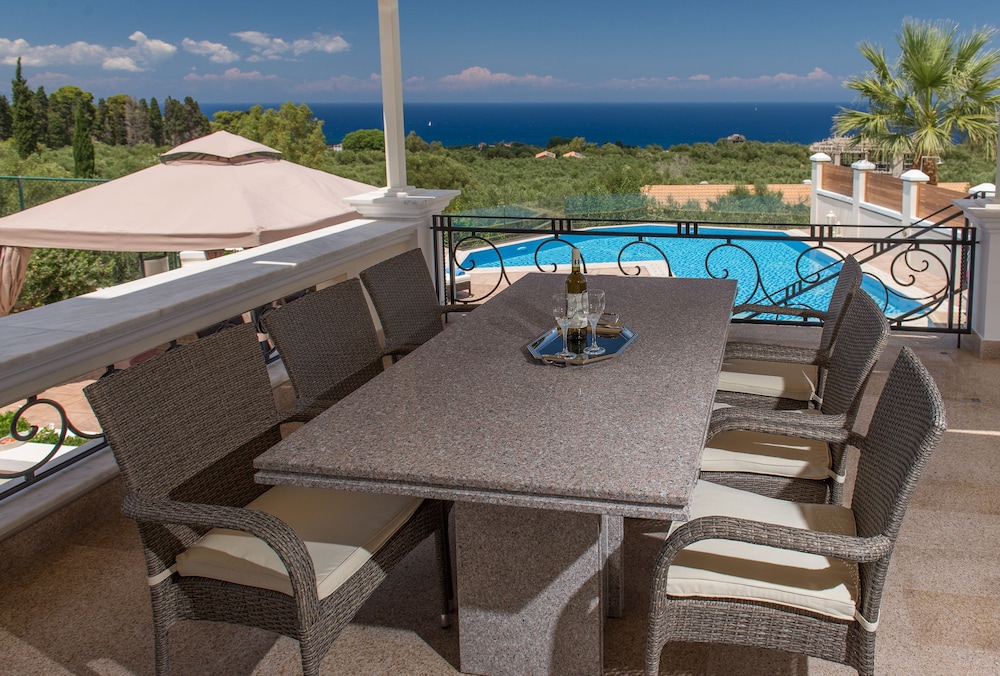 Frido Luxury Villa