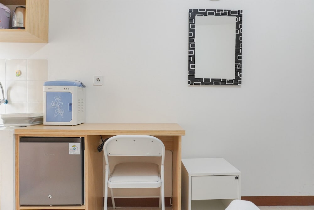 Homey And Minimalist Studio At Loftvilles City Apartment