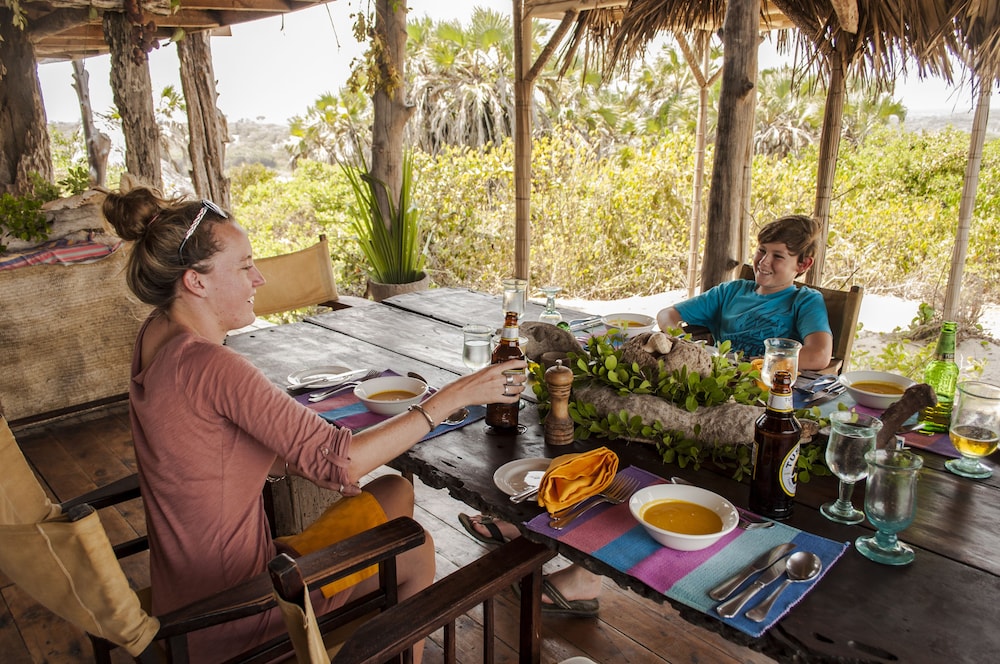 H12 Delta Dunes Lodge