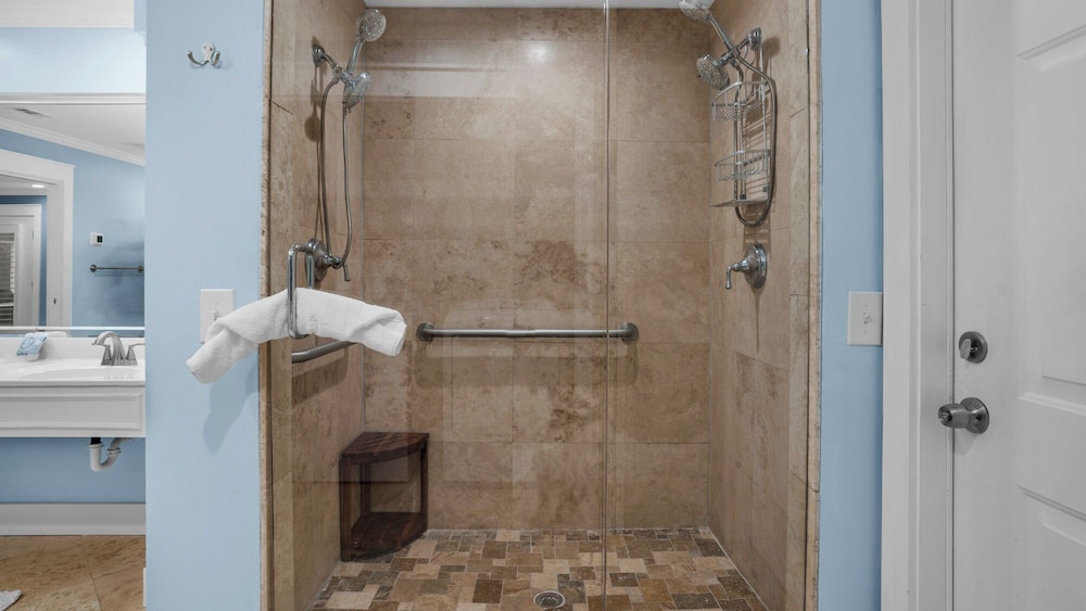 Spacious Retreat w/ Private Pool, Spa, Fireplace + Attraction Tickets!