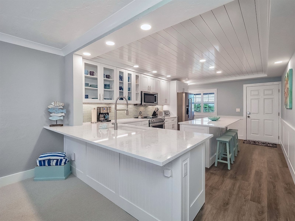 Pointe Santo Condos by Dream Vacation Rentals