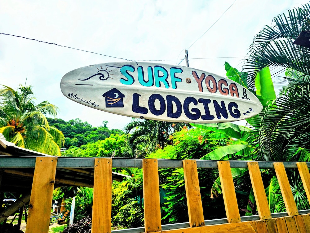 Don Jons Lodge -Surf & Yoga