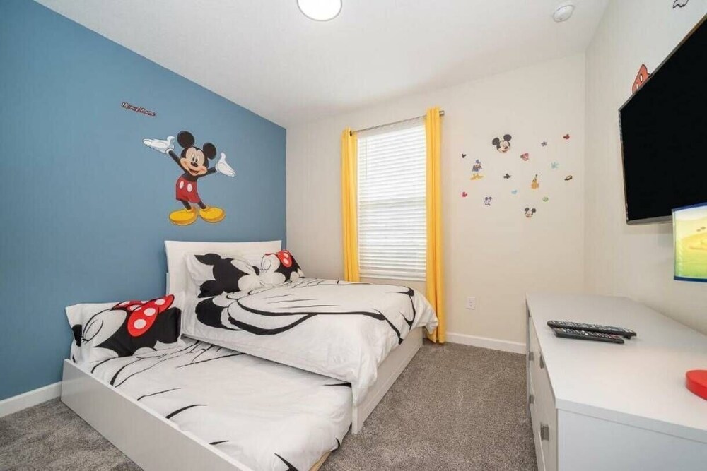 Sleeps 17 - Luxury 6bdhome With Pool Storey Lake