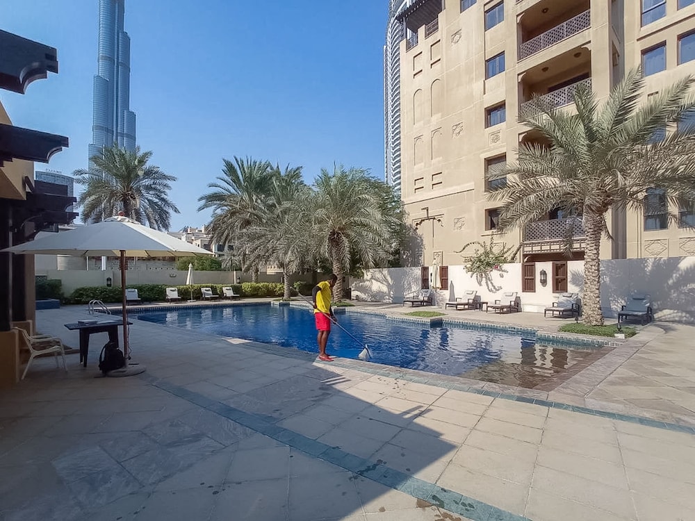 Magnificent 1 BR Apt Situated on a Prime Location