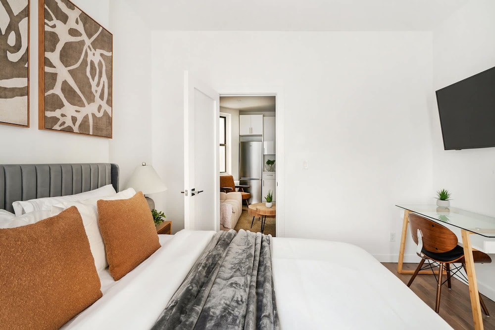 1290-3 New Renovated 2 Bedrooms in UES