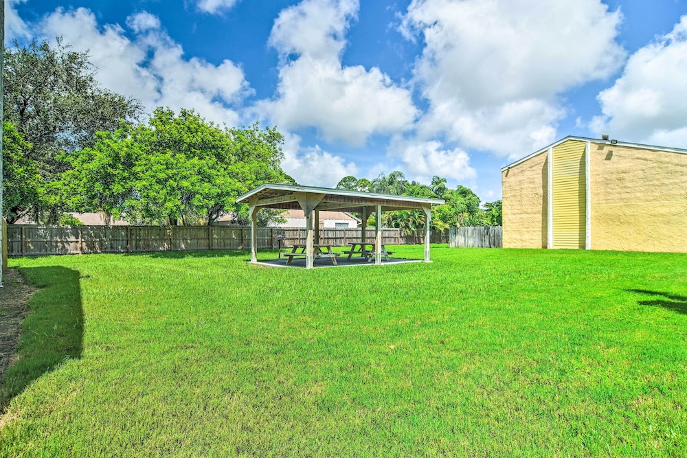 Explore Sarasota: Condo w/ Pool Access, Near Dtwn