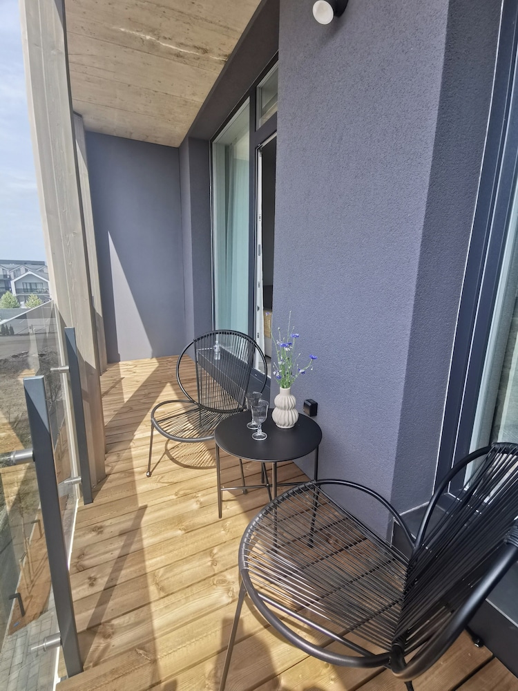 Kunigiskes Apt- Sleeps 4 - Pool & Hot Tub