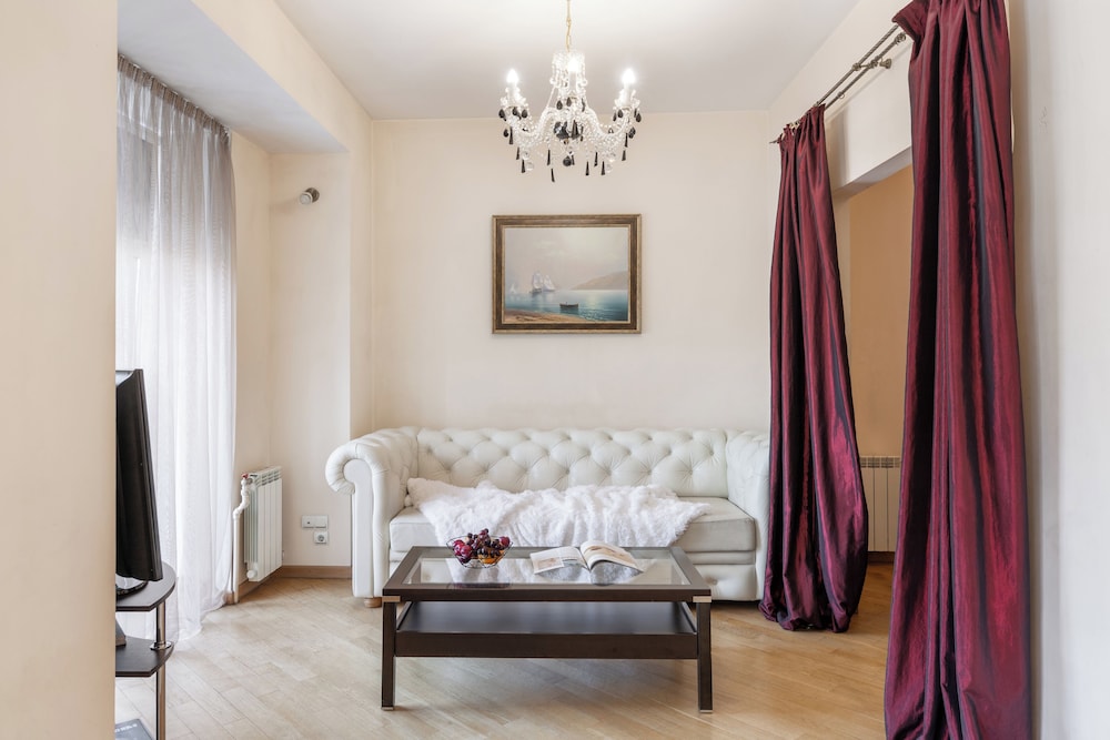Comfortable Apartments near the metro.