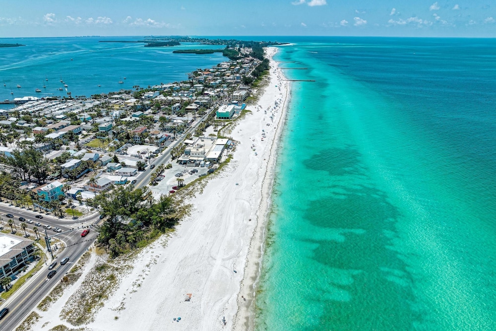 Anna Maria Island Beach Sands 202-private Beach Access-heated Pool