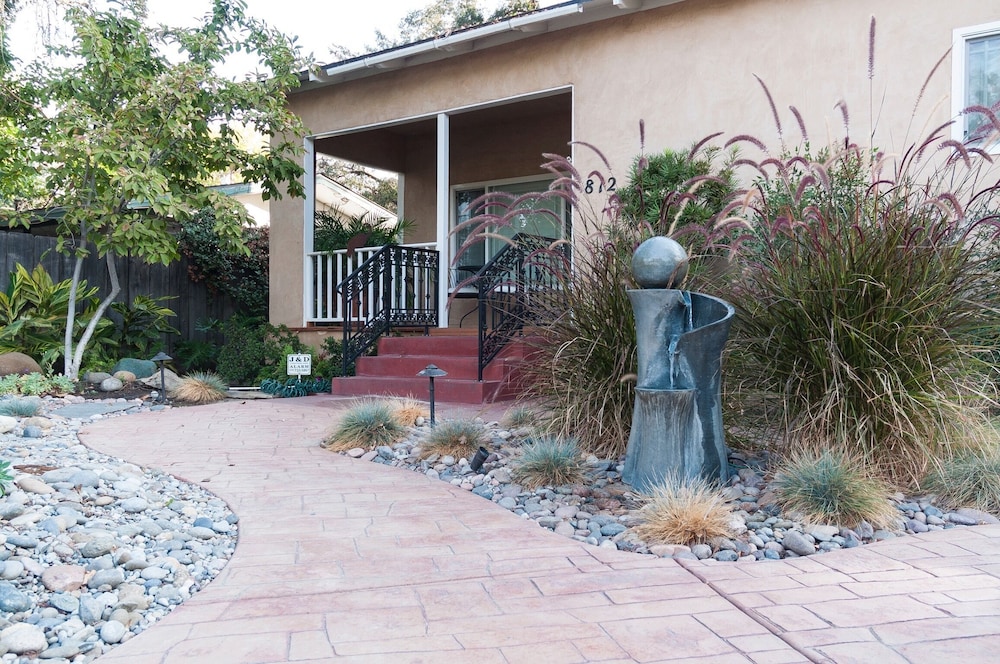 Large Groups Sequoia Park, CA Coast Wineries, Skiing. Enjoy Fire Pit, Hot Tub, Outdoor Kitchen