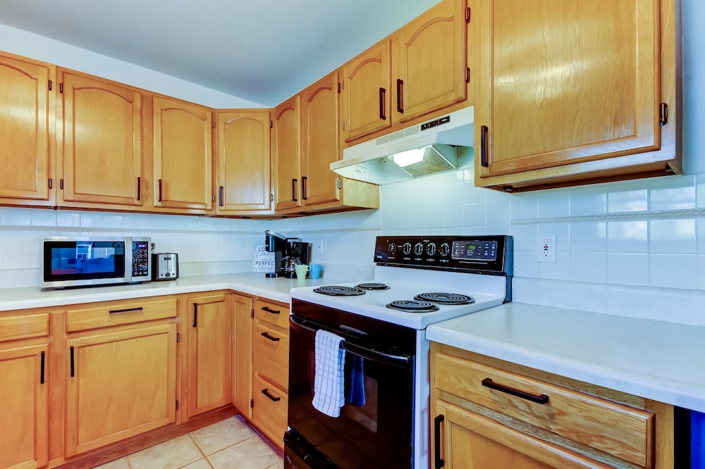 Simple Rooftop Gem 2 Blocks 2 Beach Pets Allowed