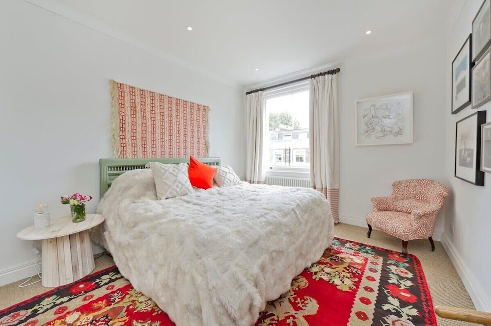 Gorgeous & Grand 5 Bed House, Holland Park