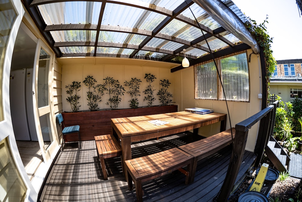 The Red Monkey Travellers' Lodge - Hostel-2